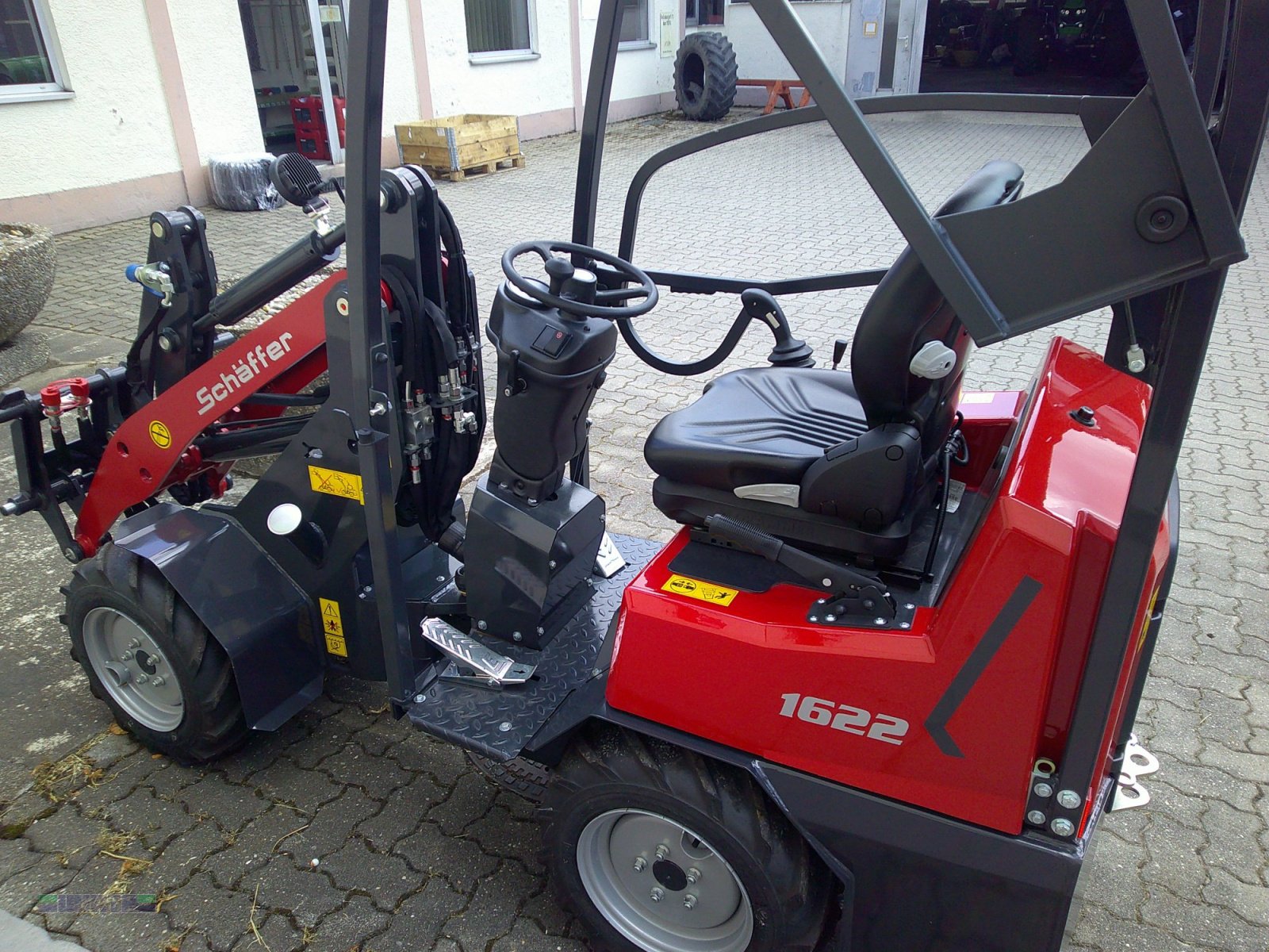 Hoflader of the type Schäffer 1622 Hoflader, Außenbreite 89 cm kommt durch jede Tür, der kleine für Haus und Hof, Neumaschine in Buchdorf (Picture 9)