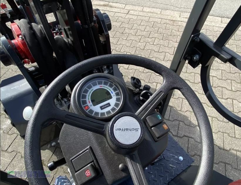 Hoflader des Typs Schäffer 1622 Hoflader, sofort lieferbar, Ideal für - Pferde und Hof!, Neumaschine in Buchdorf (Bild 4)