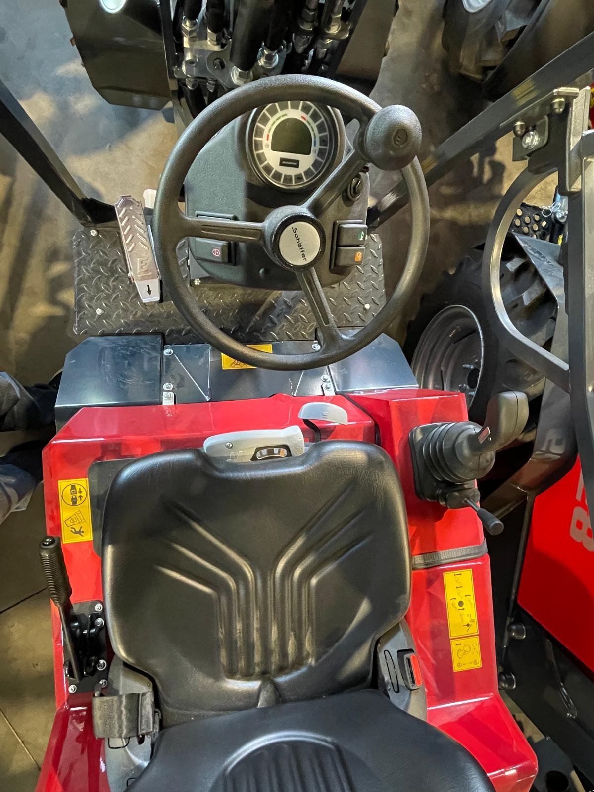 Hoflader of the type Schäffer 1622, Neumaschine in Dannstadt-Schauernheim (Picture 2)