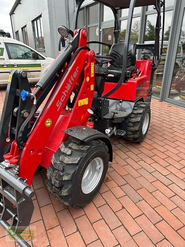 Hoflader des Typs Schäffer 2028 - 2 Euro-Aufnahme, Neumaschine in Neuenkirchen-Vinte (Bild 4)