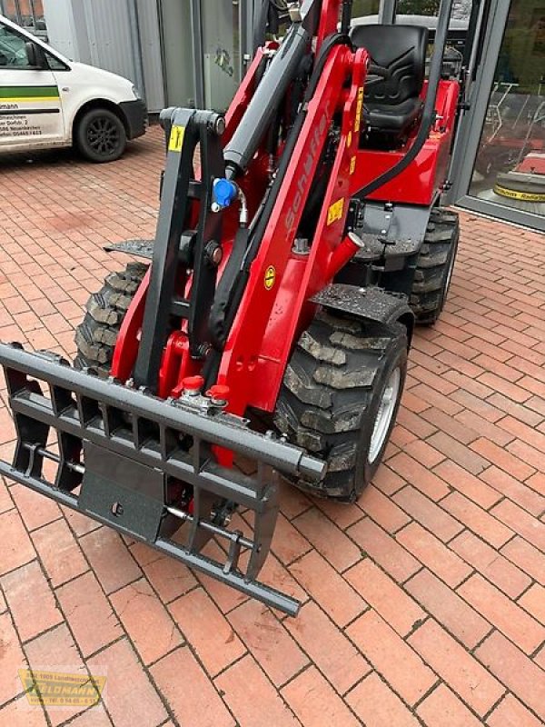 Hoflader des Typs Schäffer 2028 - 2 Euro-Aufnahme, Neumaschine in Neuenkirchen-Vinte (Bild 3)