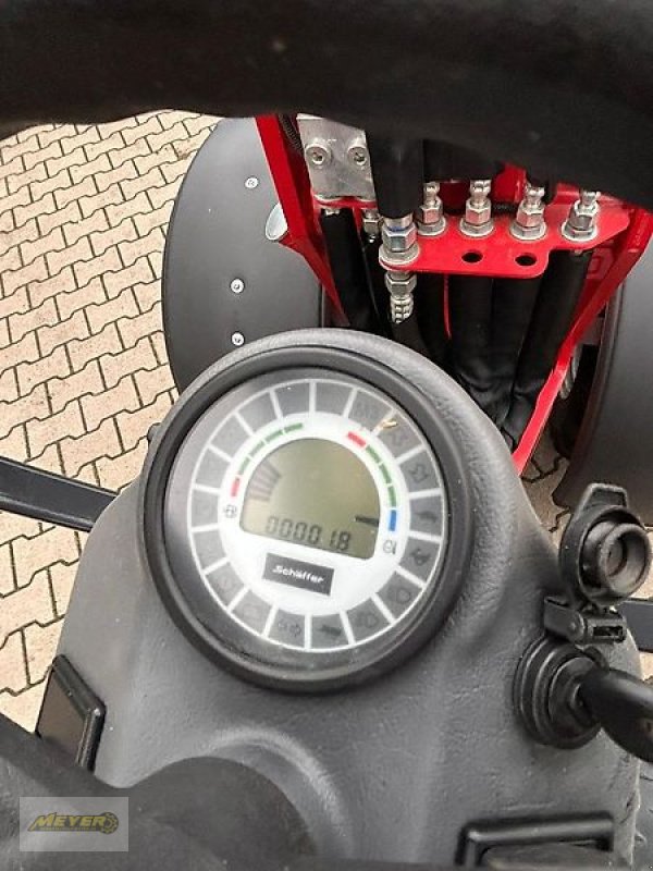 Hoflader des Typs Schäffer 2628, Neumaschine in Andervenne (Bild 17)