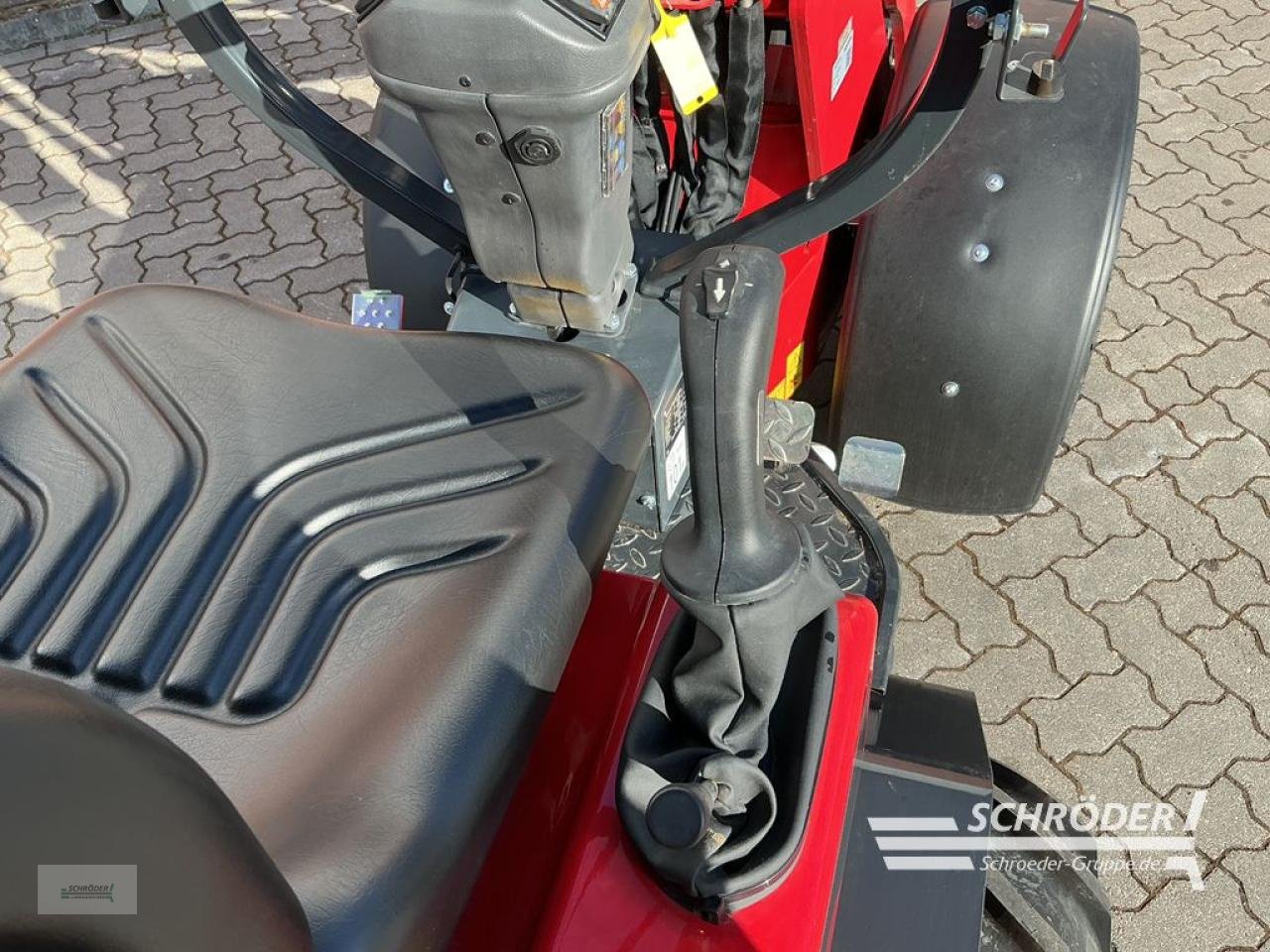 Hoflader van het type Schäffer 2628, Neumaschine in Friedland (Foto 15)