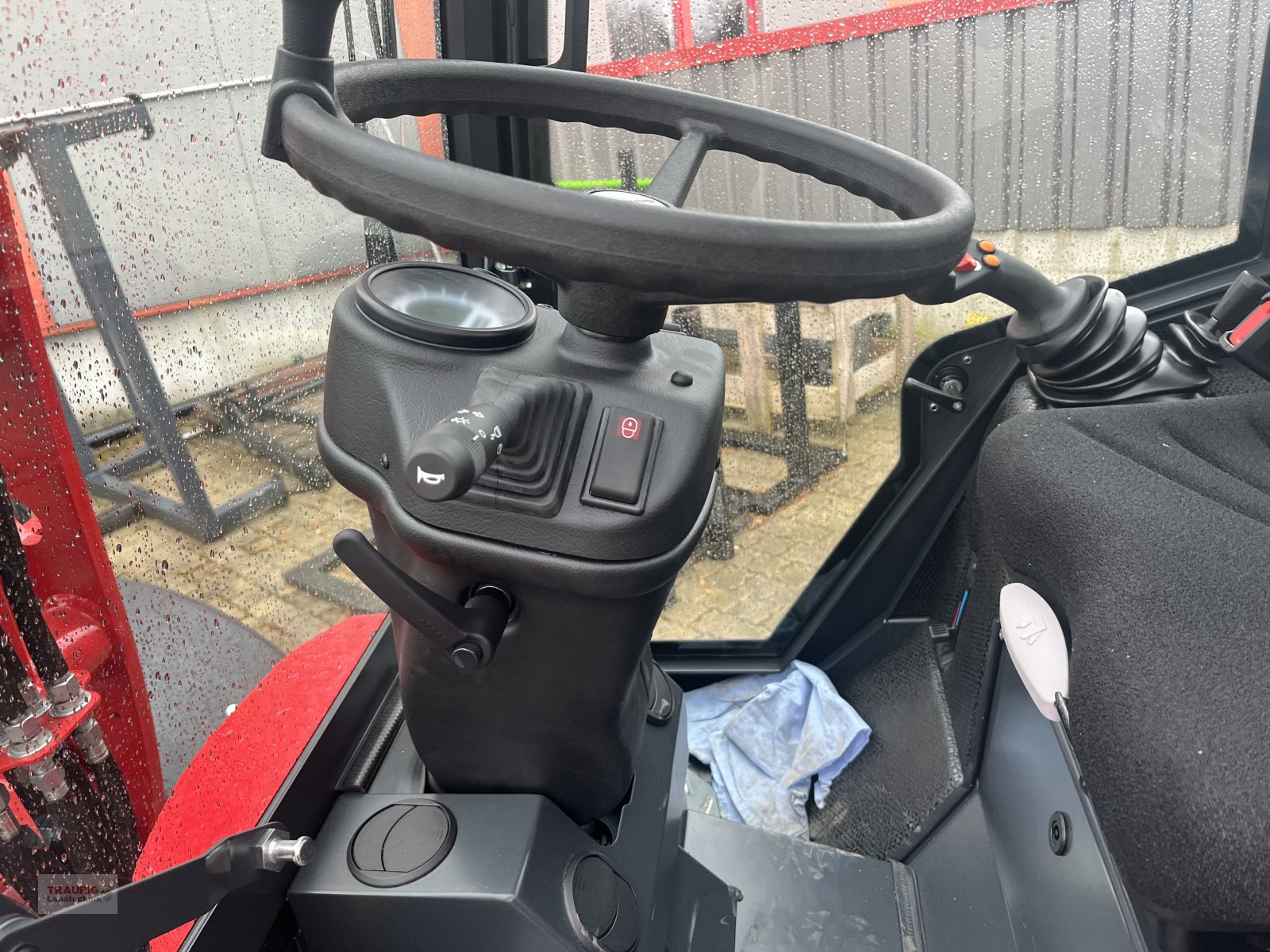 Hoflader des Typs Schäffer 2630 m. Kabine, Neumaschine in Mainburg/Wambach (Bild 9)