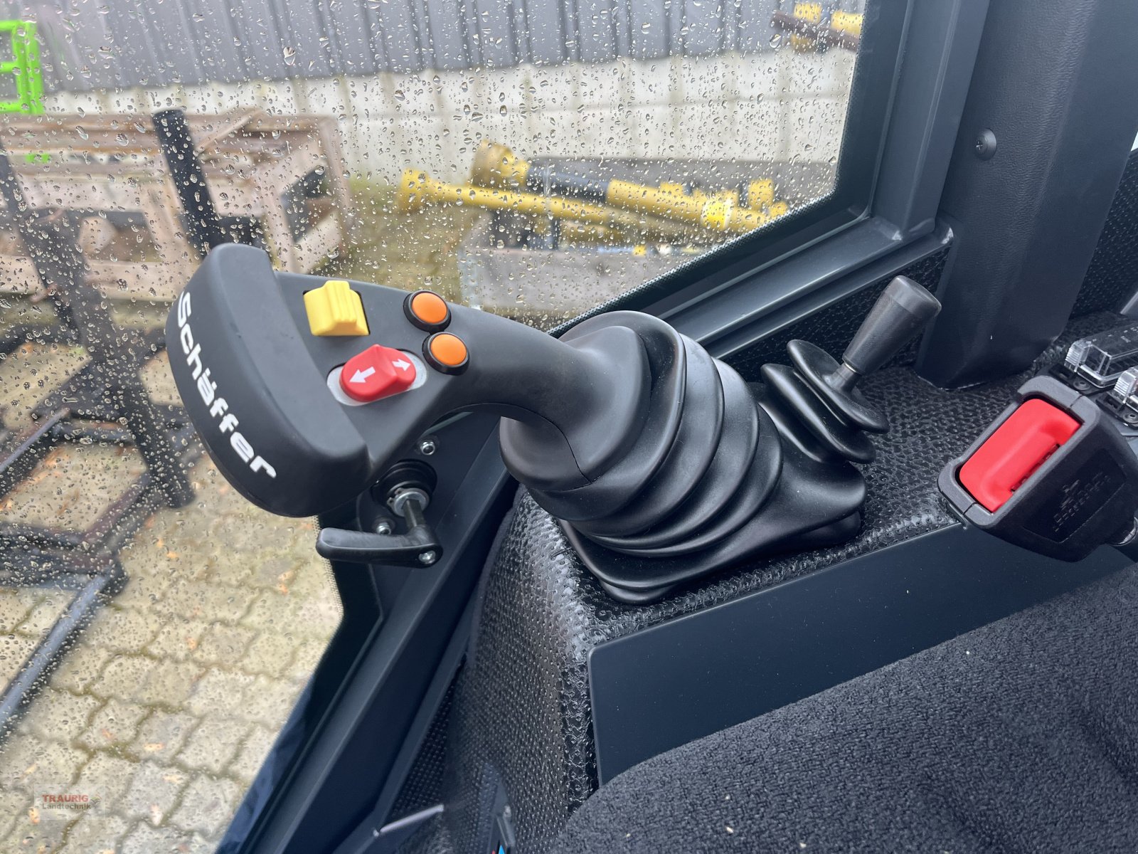 Hoflader des Typs Schäffer 2630 m. Kabine, Neumaschine in Mainburg/Wambach (Bild 11)