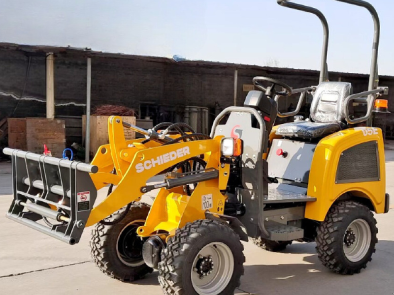 Hoflader of the type schieder 4WD Elektro-Lader-(Hoflader) 05E, Neumaschine in mixnitz (Picture 1)