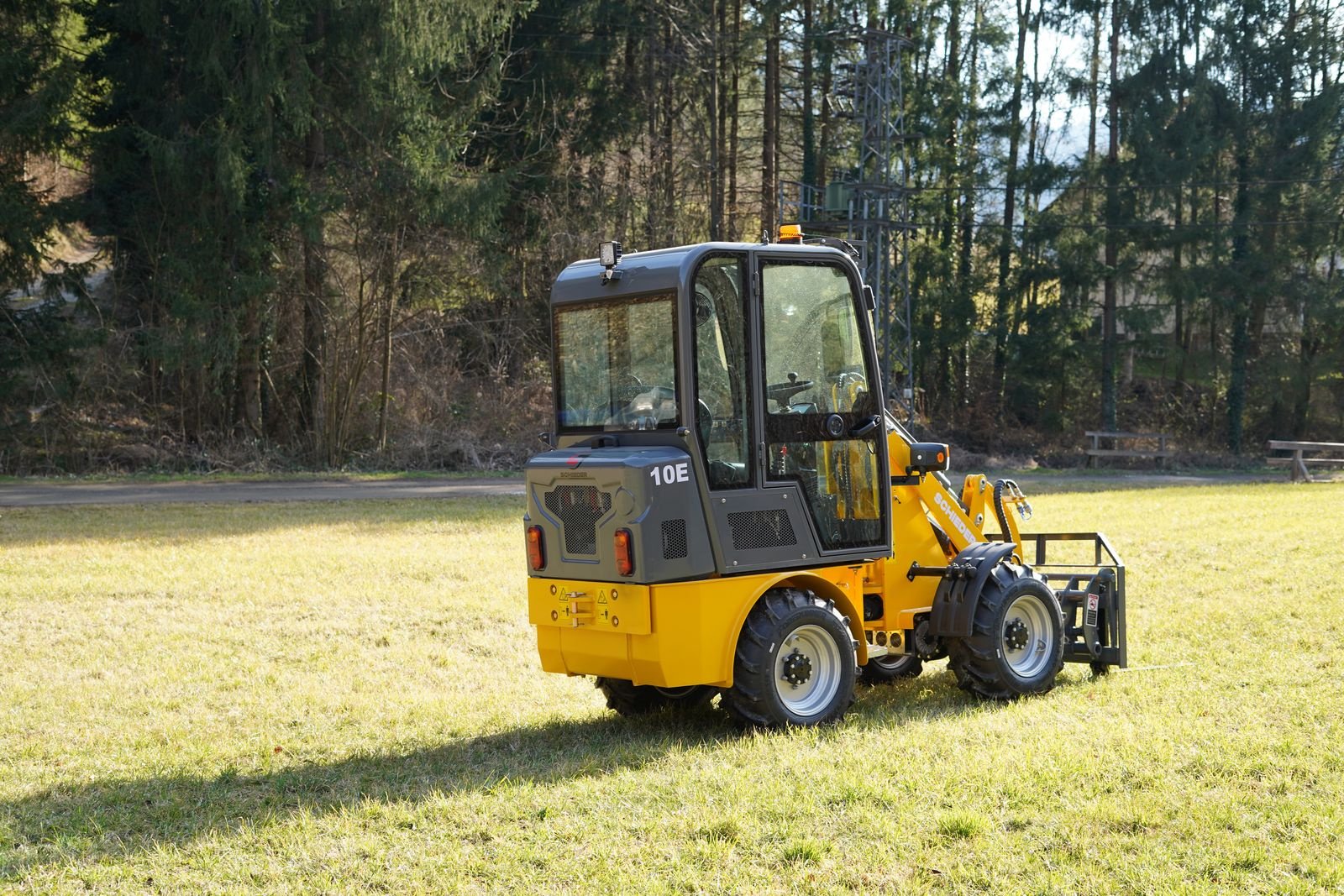 Hoflader of the type schieder 4WD Elektro-Lader-(Hoflader)10E mit Kabine, Neumaschine in mixnitz (Picture 4)