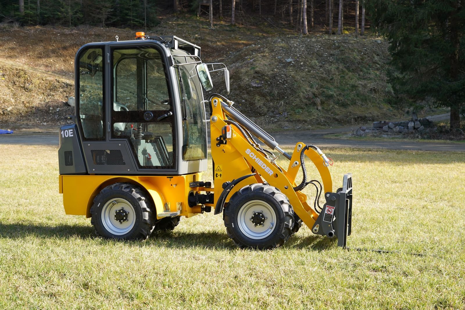 Hoflader of the type schieder 4WD Elektro-Lader-(Hoflader)10E mit Kabine, Neumaschine in mixnitz (Picture 7)