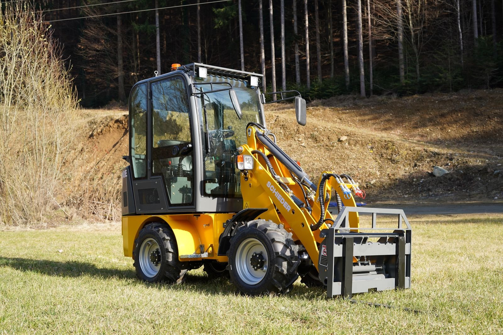 Hoflader of the type schieder 4WD Elektro-Lader-(Hoflader)10E mit Kabine, Neumaschine in mixnitz (Picture 8)