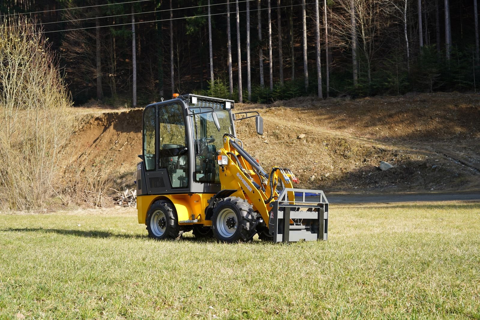Hoflader of the type schieder 4WD Elektro-Lader-(Hoflader)10E mit Kabine, Neumaschine in mixnitz (Picture 9)
