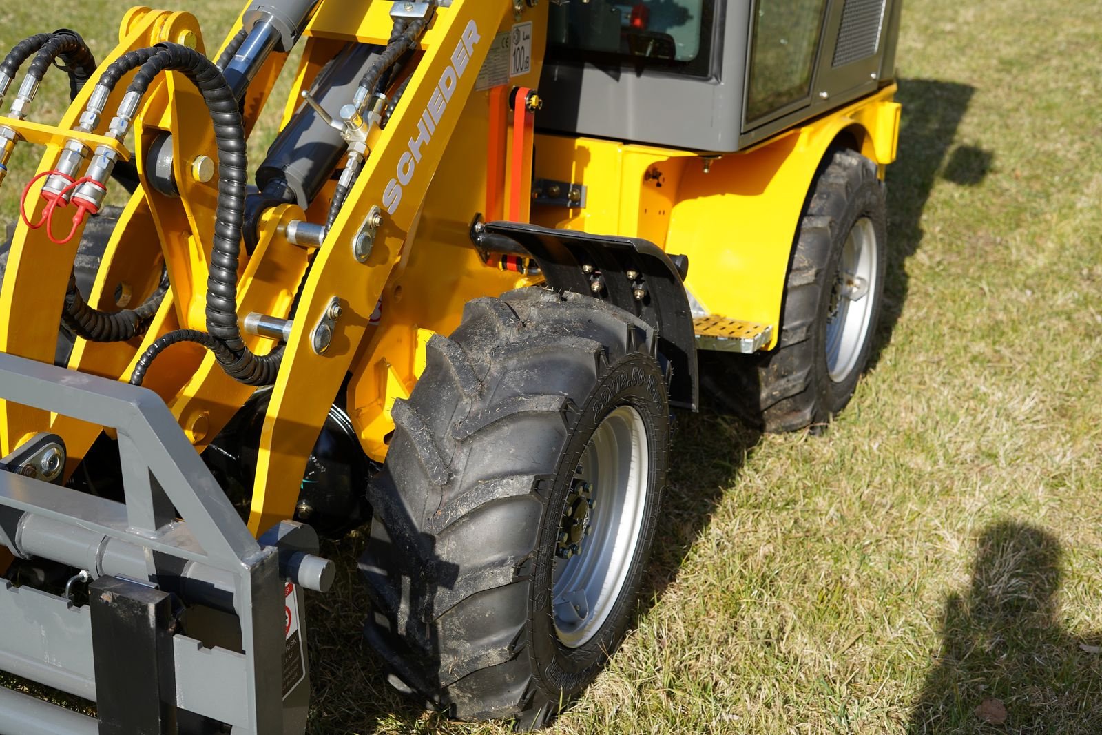 Hoflader of the type schieder 4WD Elektro-Lader-(Hoflader)10E mit Kabine, Neumaschine in mixnitz (Picture 12)