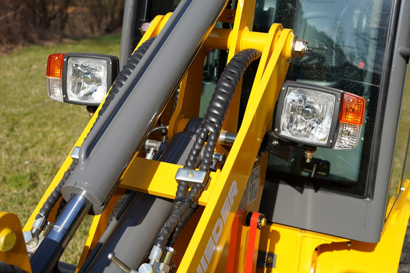 Hoflader of the type schieder 4WD Elektro-Lader-(Hoflader)10E mit Kabine, Neumaschine in mixnitz (Picture 13)