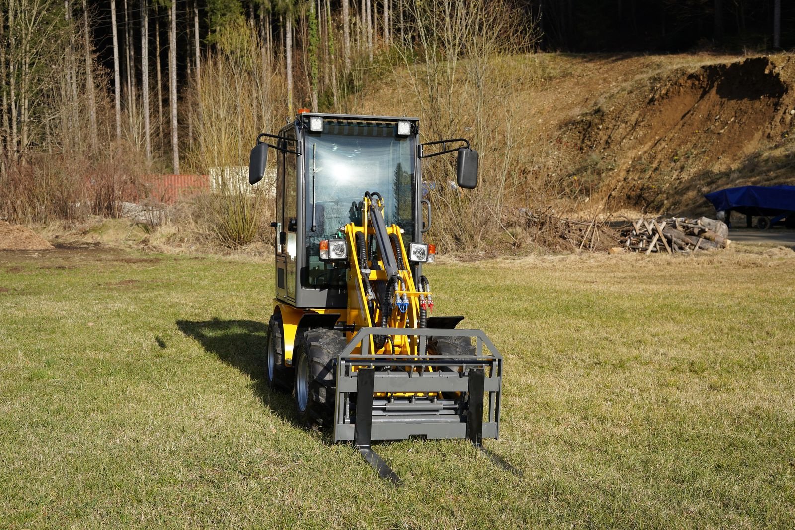 Hoflader of the type schieder 4WD Elektro-Lader-(Hoflader)10E mit Kabine, Neumaschine in mixnitz (Picture 17)