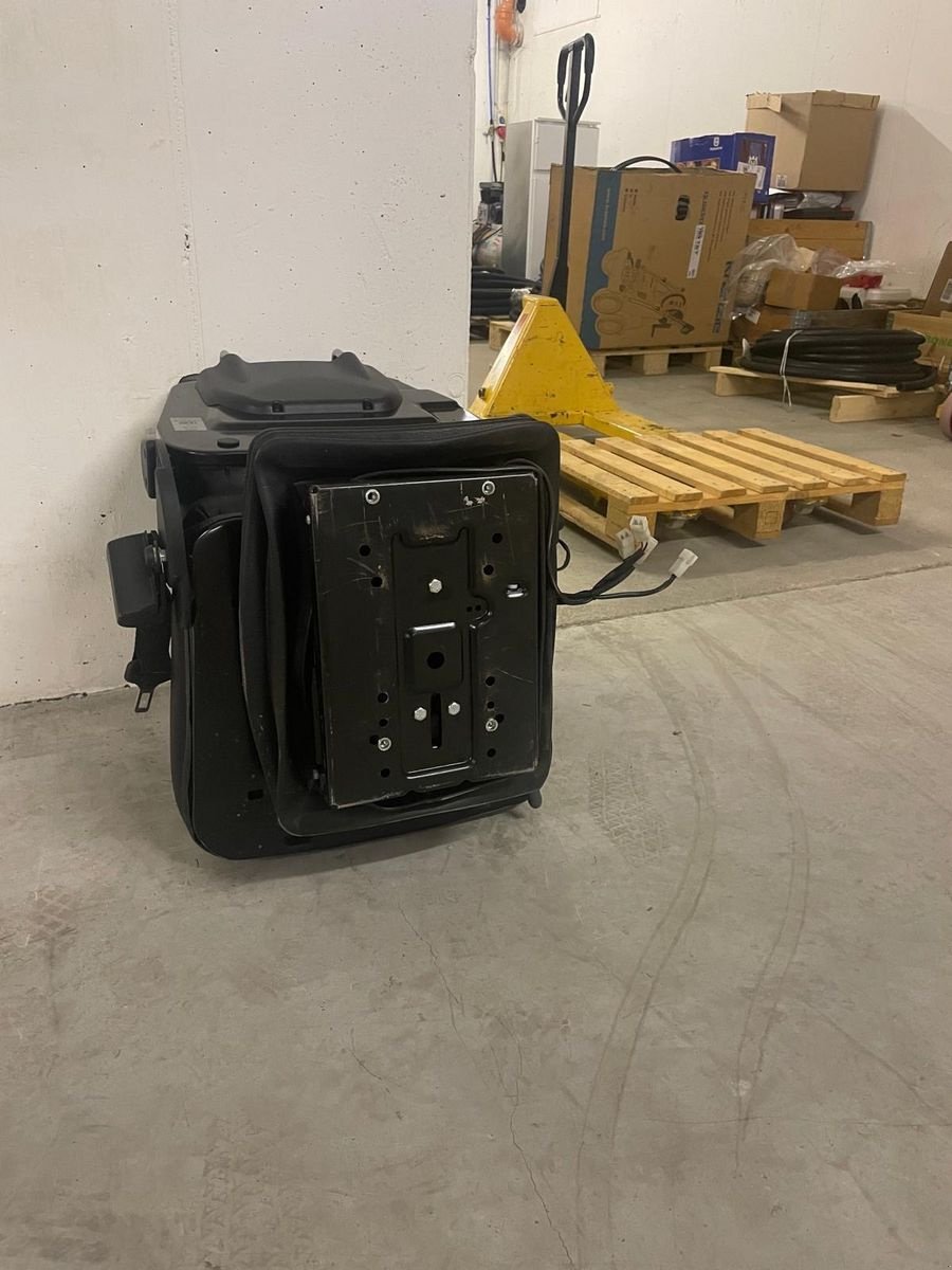 Hoflader of the type Sonstige Luftsitz, Neumaschine in Tamsweg (Picture 2)