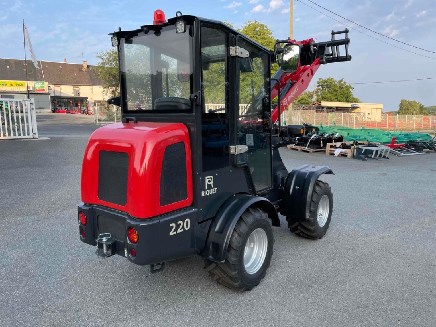 Hoflader of the type Sonstige Valet de ferme HR220C Riquet, Gebrauchtmaschine in LA SOUTERRAINE (Picture 3)