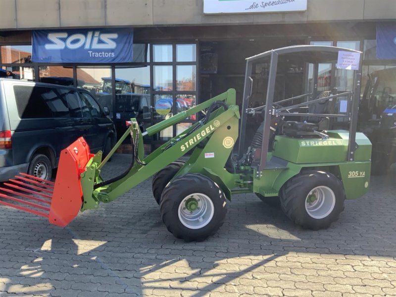 Hoflader Türe ait Striegel UNI 305 YA, Neumaschine içinde Ampfing