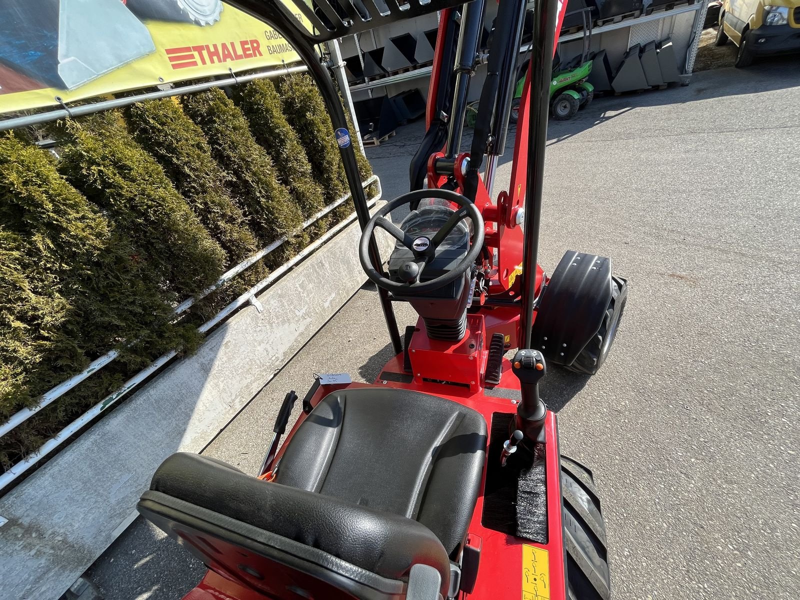 Hoflader of the type Thaler 2220/S, Neumaschine in Bad Leonfelden (Picture 5)