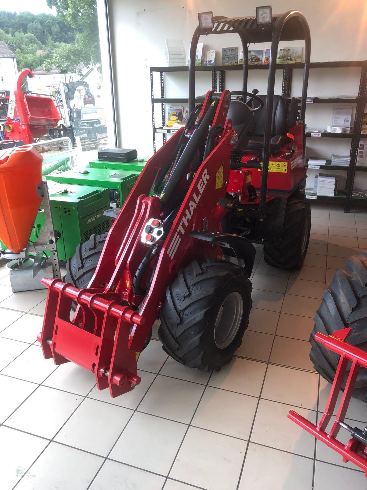 Hoflader of the type Thaler 2226 S, Neumaschine in Bad Kötzting (Picture 1)