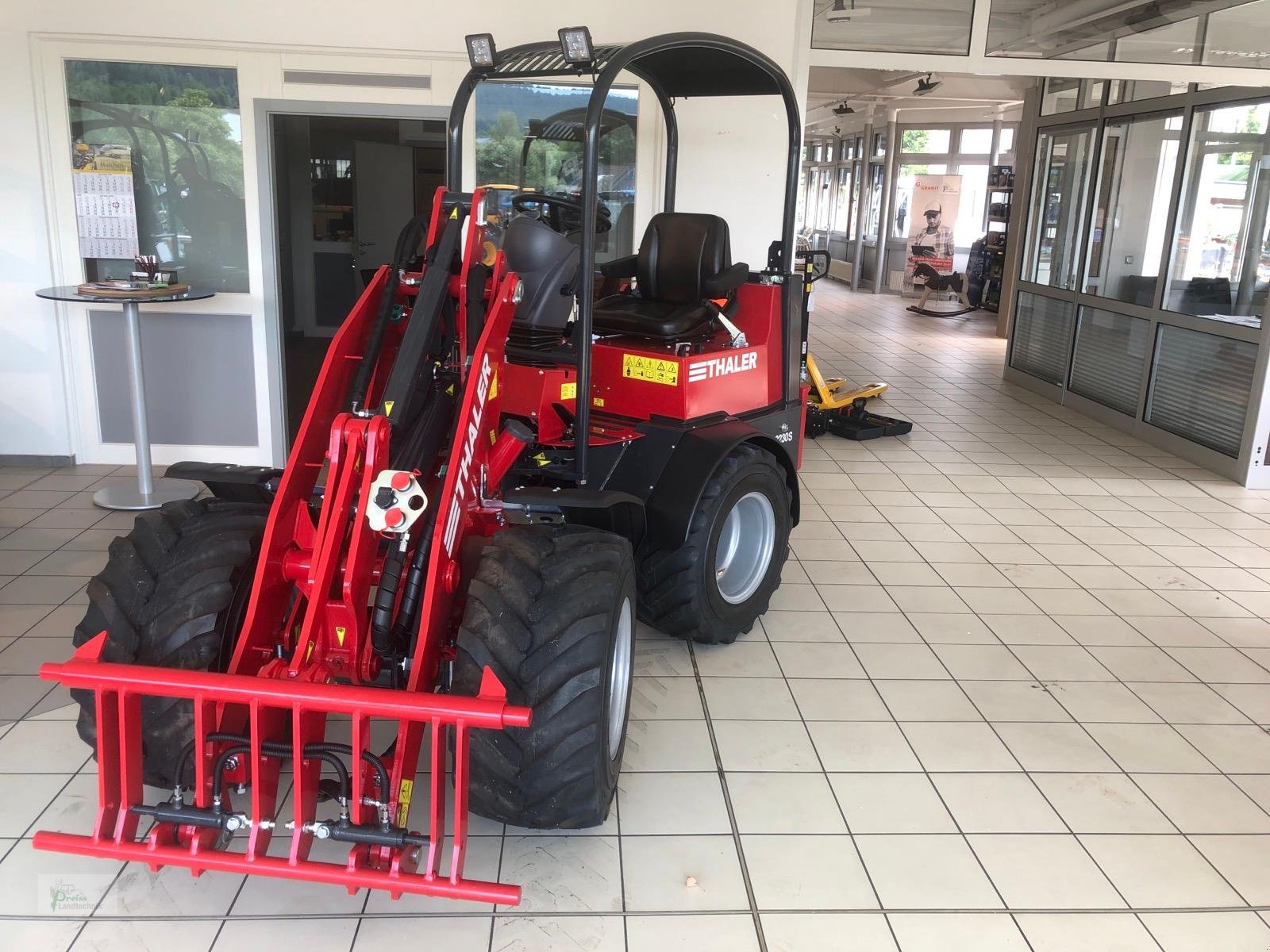 Hoflader of the type Thaler 2230 S, Neumaschine in Bad Kötzting (Picture 1)