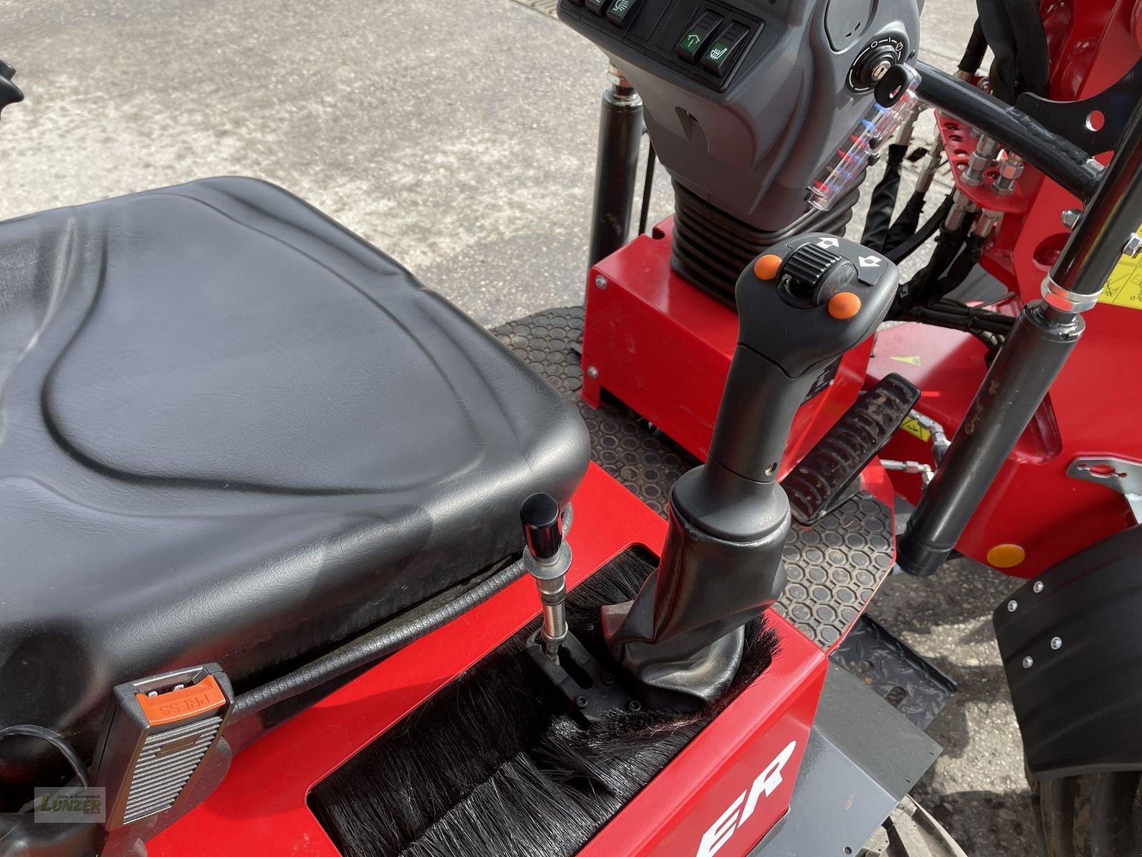 Hoflader des Typs Thaler 2230 S, Neumaschine in Kaumberg (Bild 14)