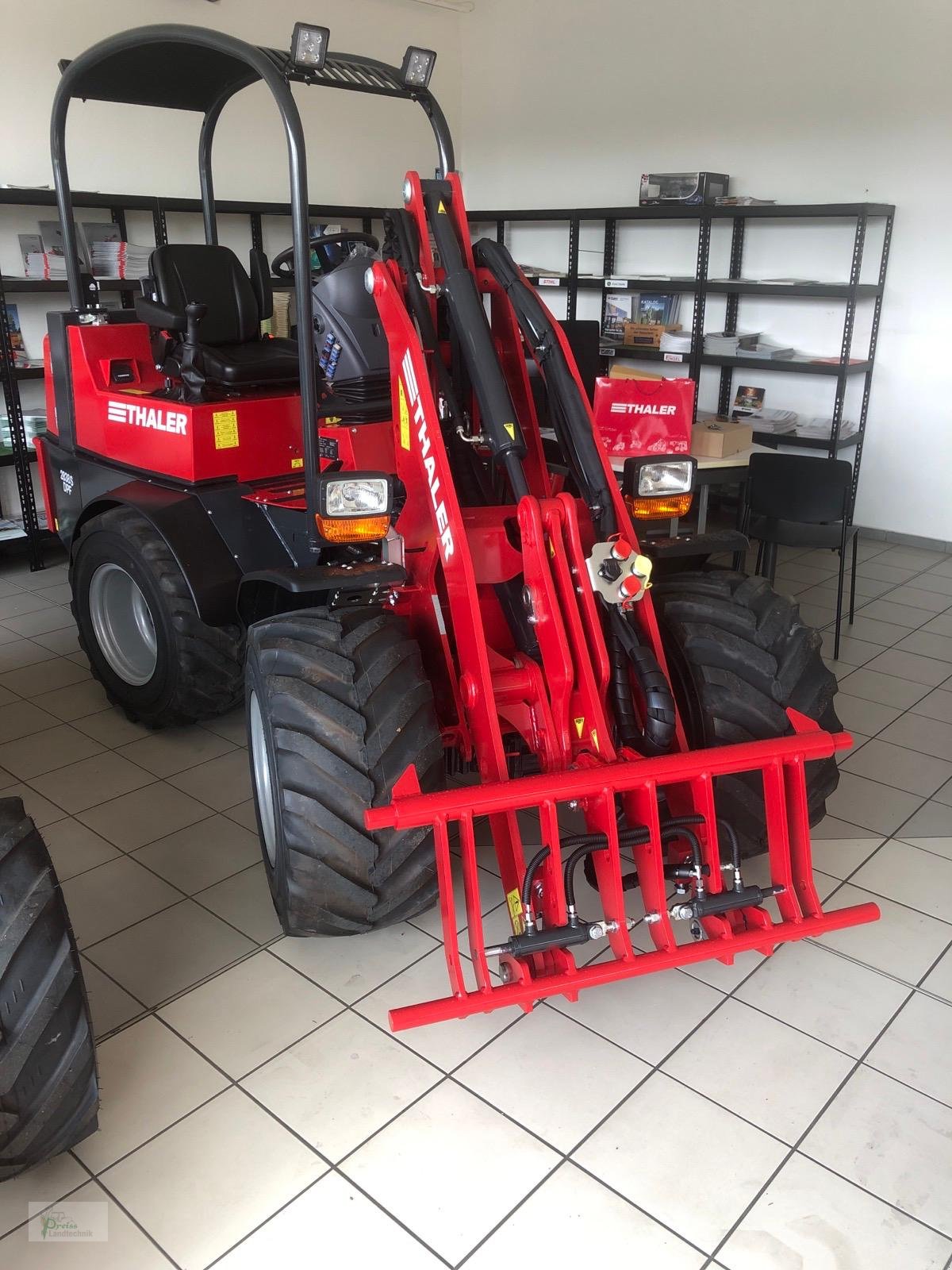 Hoflader of the type Thaler 2838 S, Neumaschine in Bad Kötzting (Picture 1)