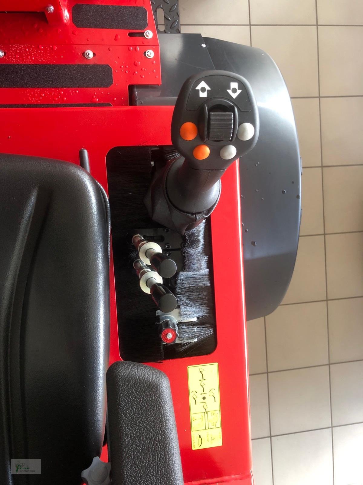 Hoflader of the type Thaler 2838 S, Neumaschine in Bad Kötzting (Picture 4)