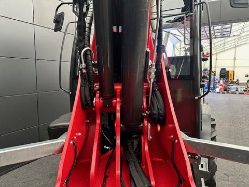 Hoflader of the type Thaler Teleskoplader 4275T 72PS 4.000kg Hubkraft, Neumaschine in Tamsweg (Picture 26)