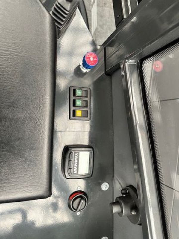 Hoflader of the type Thaler Teleskoplader 4275T 72PS 4.000kg Hubkraft, Neumaschine in Tamsweg (Picture 22)