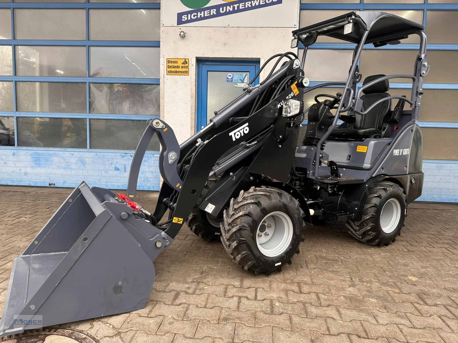 Hoflader des Typs Toyo 826 II Breitspur, Neumaschine in Massing (Bild 2)