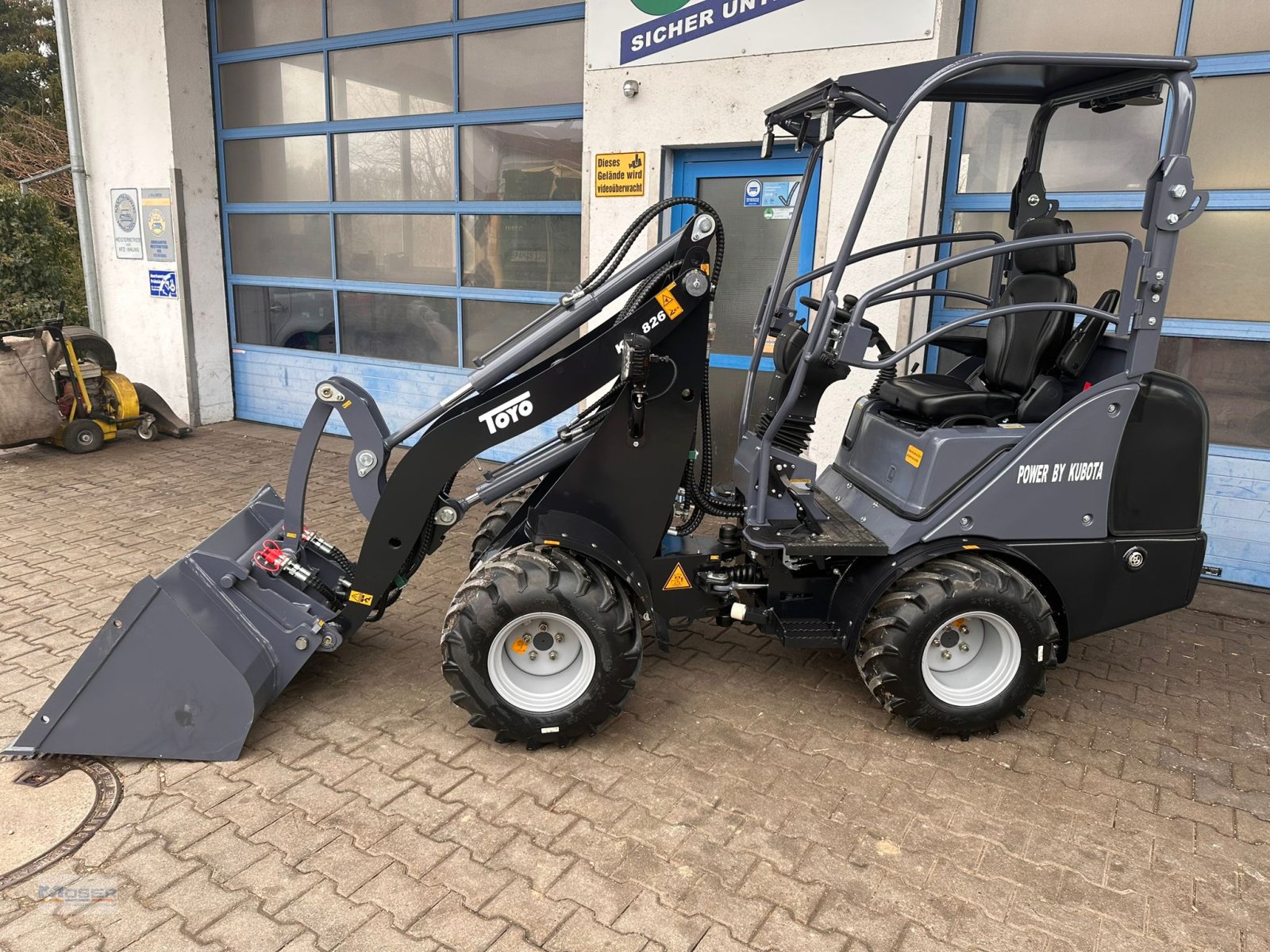 Hoflader des Typs Toyo 826 II Breitspur, Neumaschine in Massing (Bild 3)