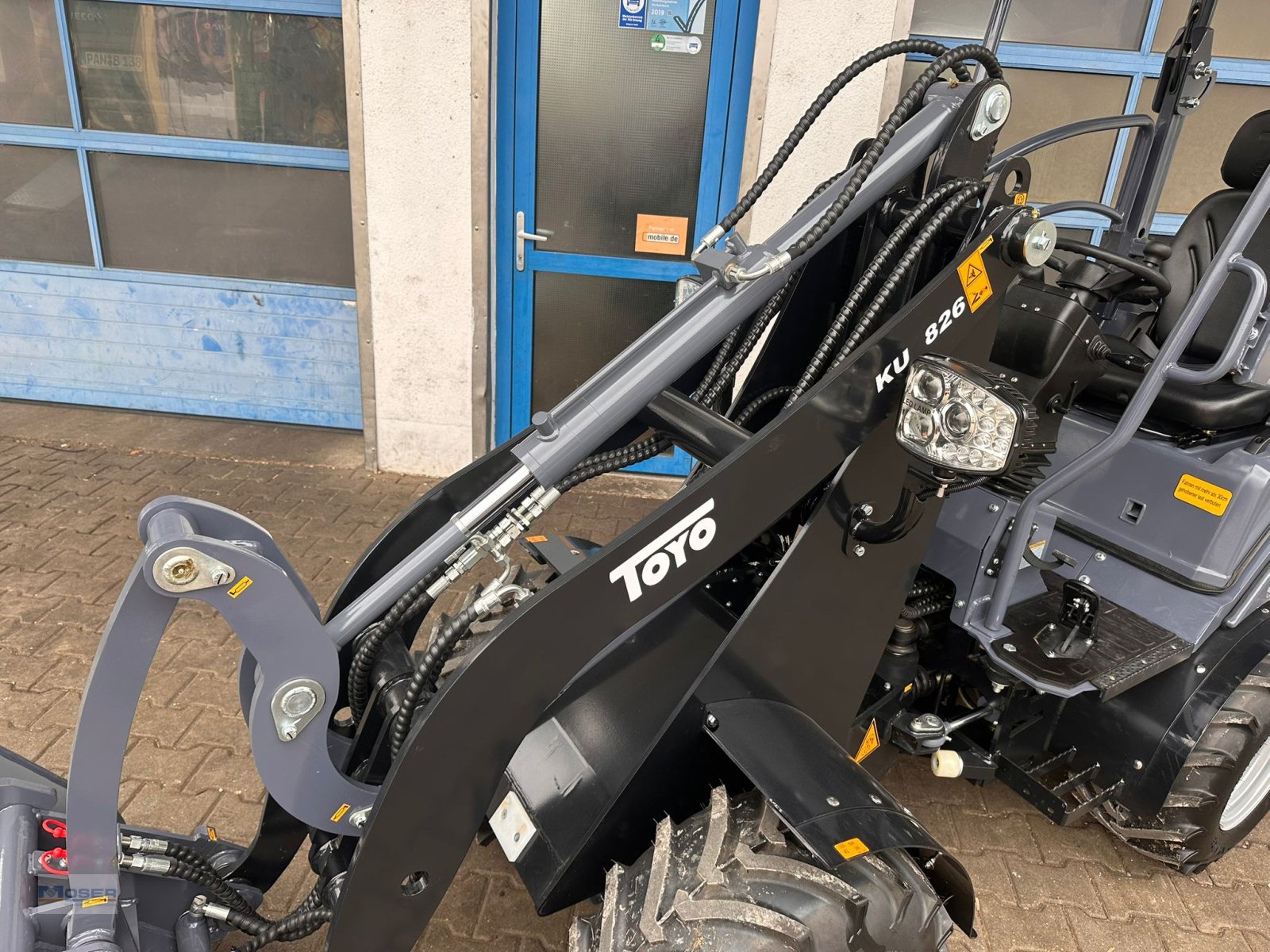 Hoflader des Typs Toyo 826 II Breitspur, Neumaschine in Massing (Bild 9)