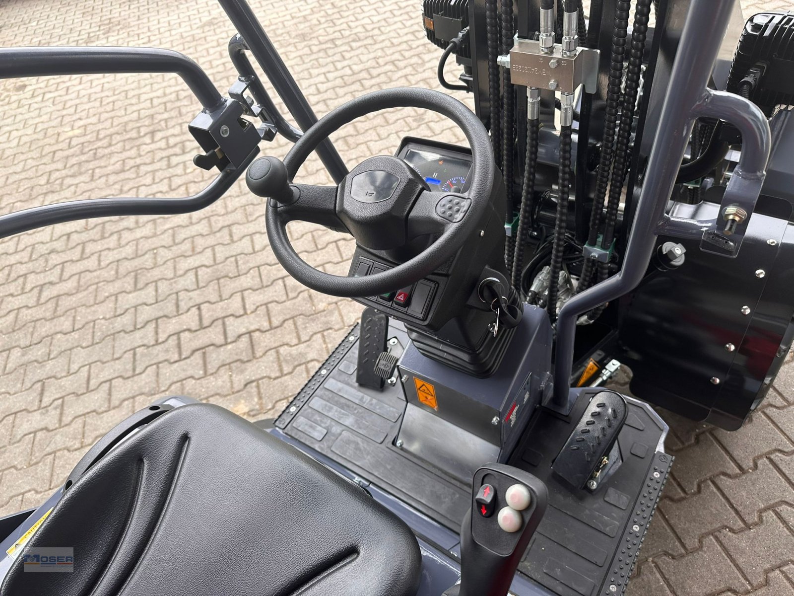 Hoflader des Typs Toyo 826 II Breitspur, Neumaschine in Massing (Bild 10)