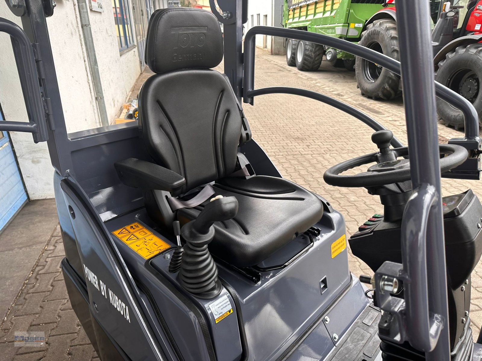 Hoflader des Typs Toyo 826 II Breitspur, Neumaschine in Massing (Bild 11)