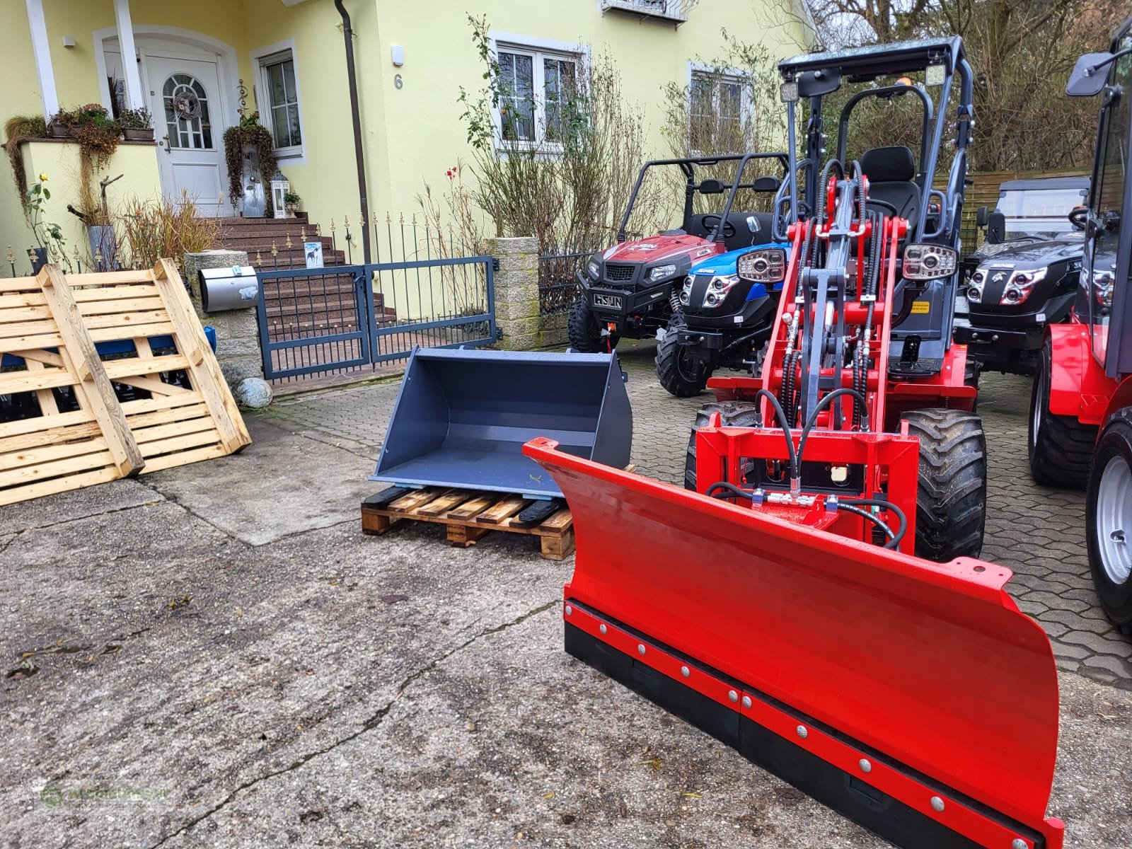 Hoflader des Typs Toyo 826-III Bügel Winter Aktion Schneeschild + StVZO + Werkzeugpaket NEU Allrad Kubota, Neumaschine in Feuchtwangen (Bild 2)