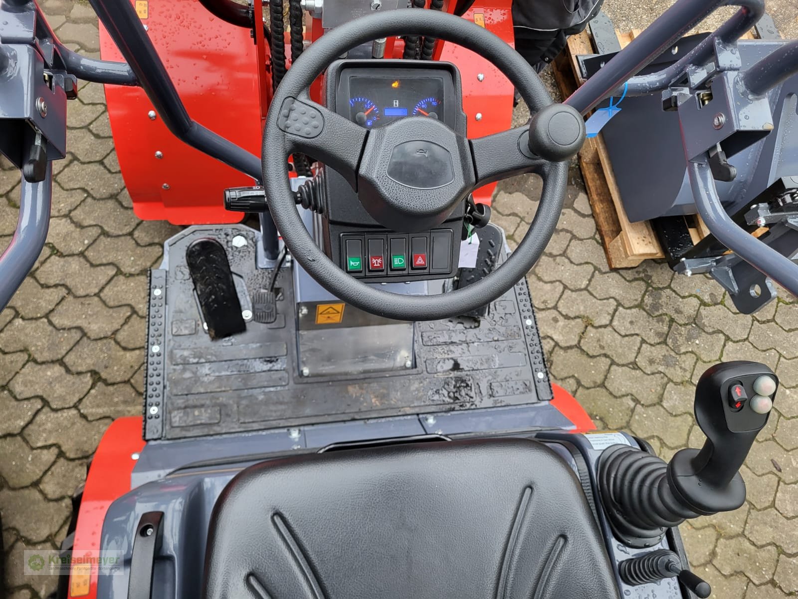 Hoflader des Typs Toyo 826-III Bügel Winter Aktion Schneeschild + StVZO + Werkzeugpaket NEU Allrad Kubota, Neumaschine in Feuchtwangen (Bild 8)