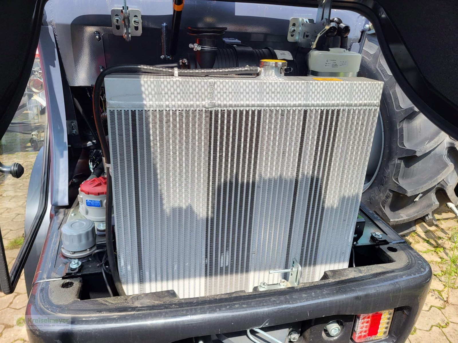 Hoflader des Typs Toyo 836-III Kabine Black Edition Sommeraktion + Schaufel + Palettengabel + hydr. Greifschaufel inklusive NEU, Neumaschine in Feuchtwangen (Bild 10)