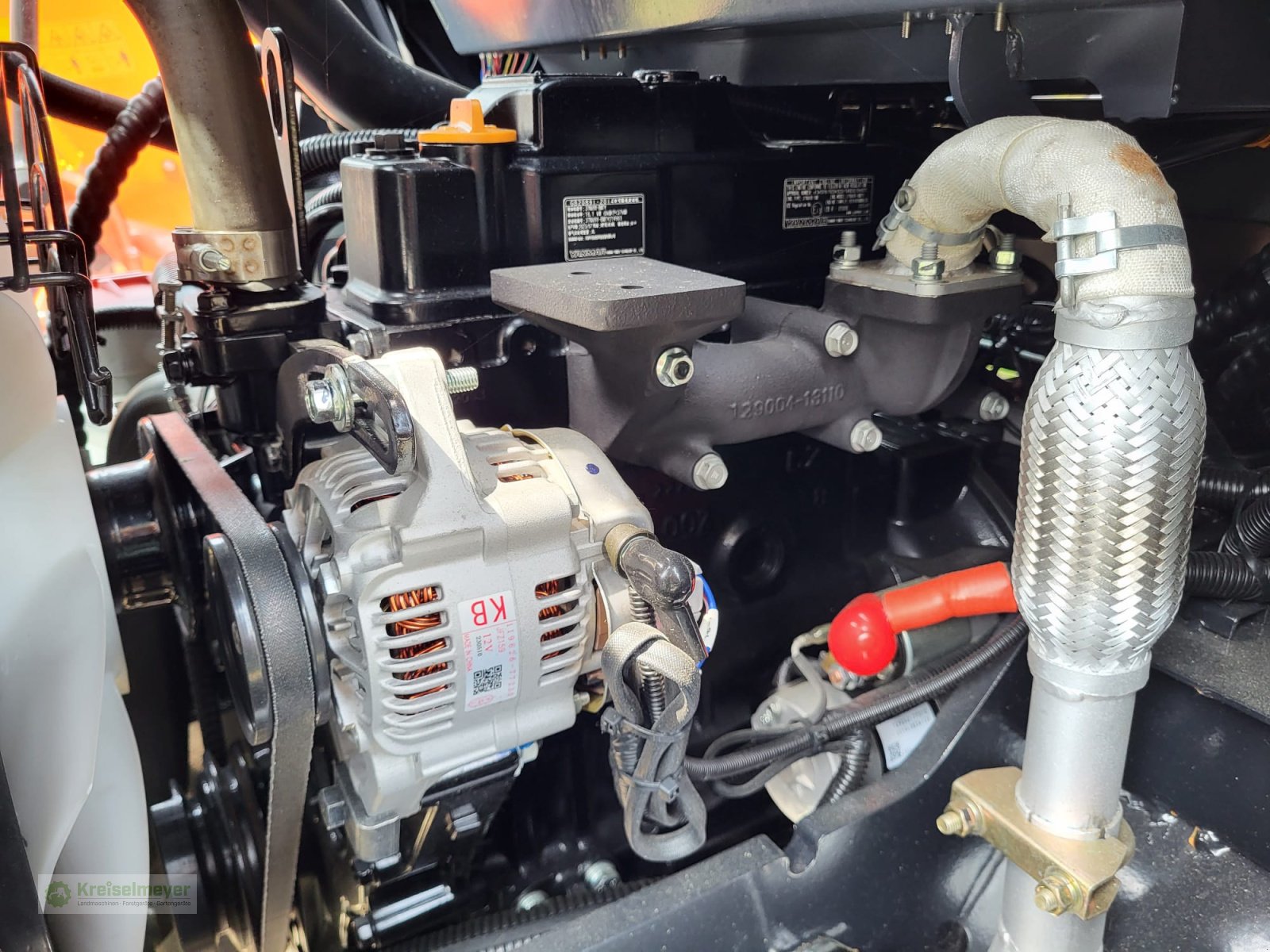 Hoflader des Typs Toyo 836-III Kabine Black Edition Sommeraktion + Schaufel + Palettengabel + hydr. Greifschaufel inklusive NEU, Neumaschine in Feuchtwangen (Bild 11)