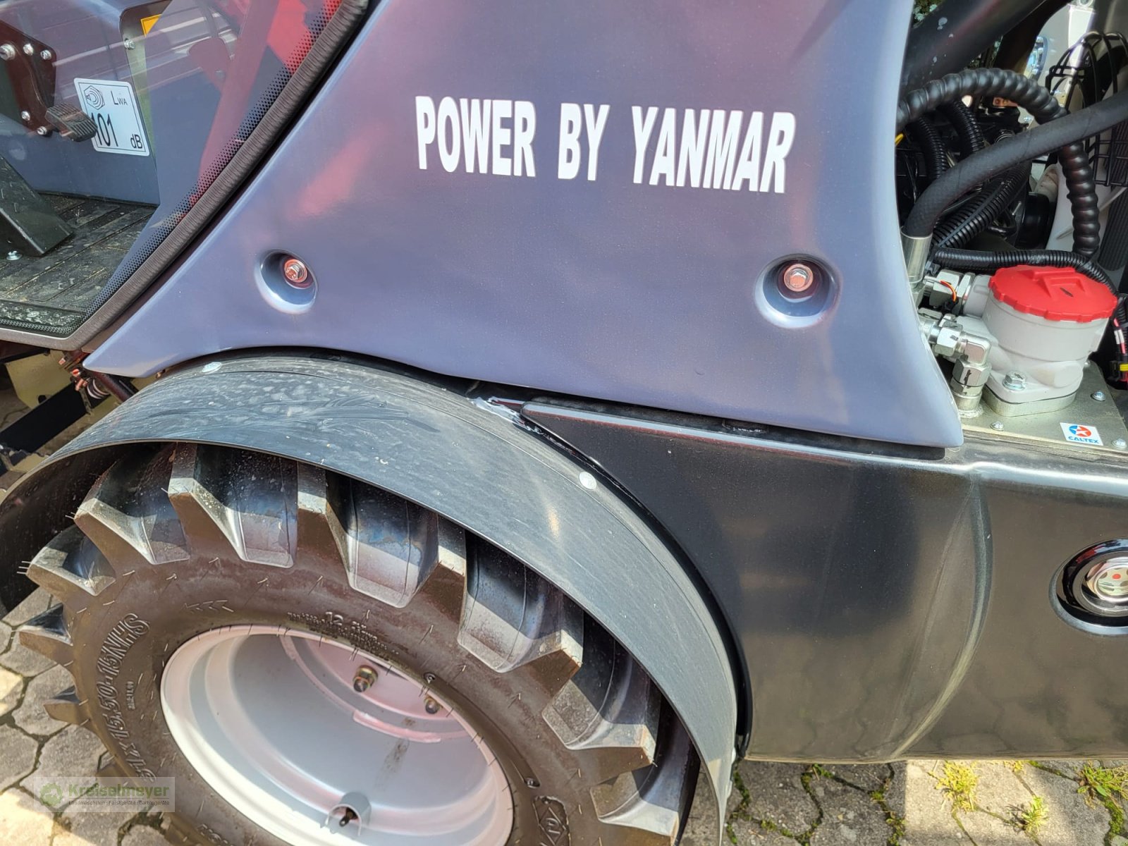 Hoflader des Typs Toyo 836-III Kabine Black Edition Sommeraktion + Schaufel + Palettengabel + hydr. Greifschaufel inklusive NEU, Neumaschine in Feuchtwangen (Bild 13)