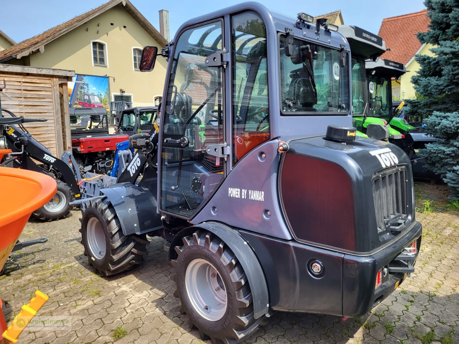 Hoflader des Typs Toyo 836-III Kabine Black Edition Sommeraktion + Schaufel + Palettengabel + hydr. Greifschaufel inklusive NEU, Neumaschine in Feuchtwangen (Bild 16)
