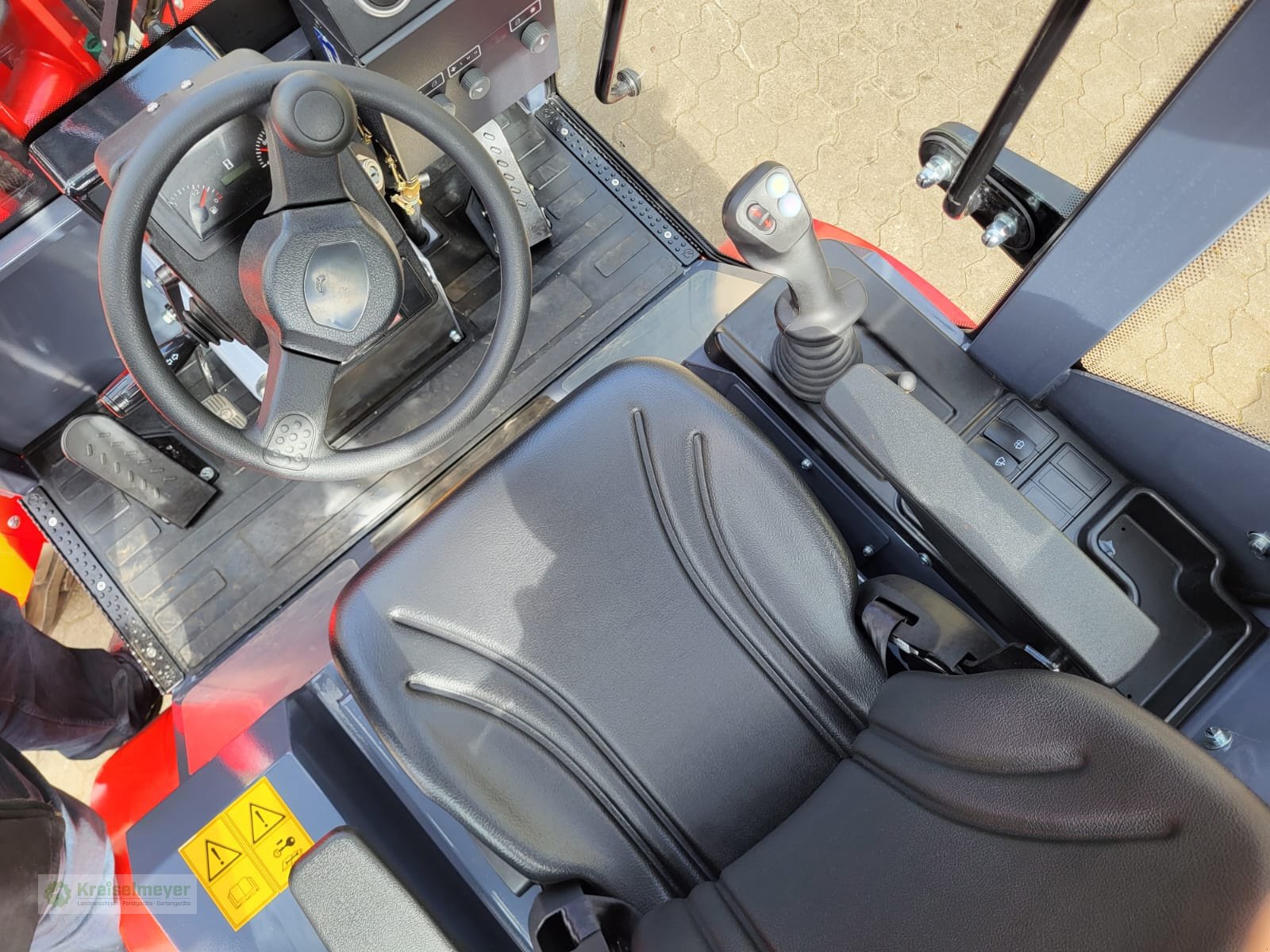 Hoflader of the type Toyo 836-III Kabine Kubota Motor + Werkzeug AKTION inkl. Schneeschild kostenlos, Neumaschine in Feuchtwangen (Picture 16)