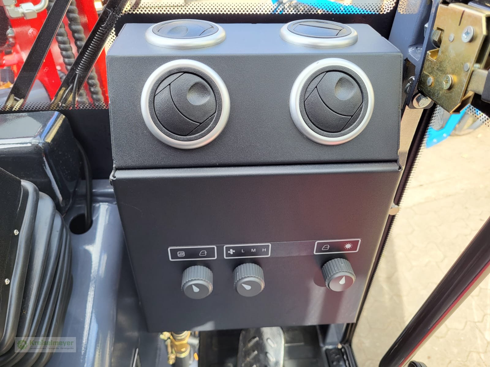 Hoflader of the type Toyo 836-III Kabine Kubota Motor + Werkzeug AKTION inkl. Schneeschild kostenlos, Neumaschine in Feuchtwangen (Picture 18)