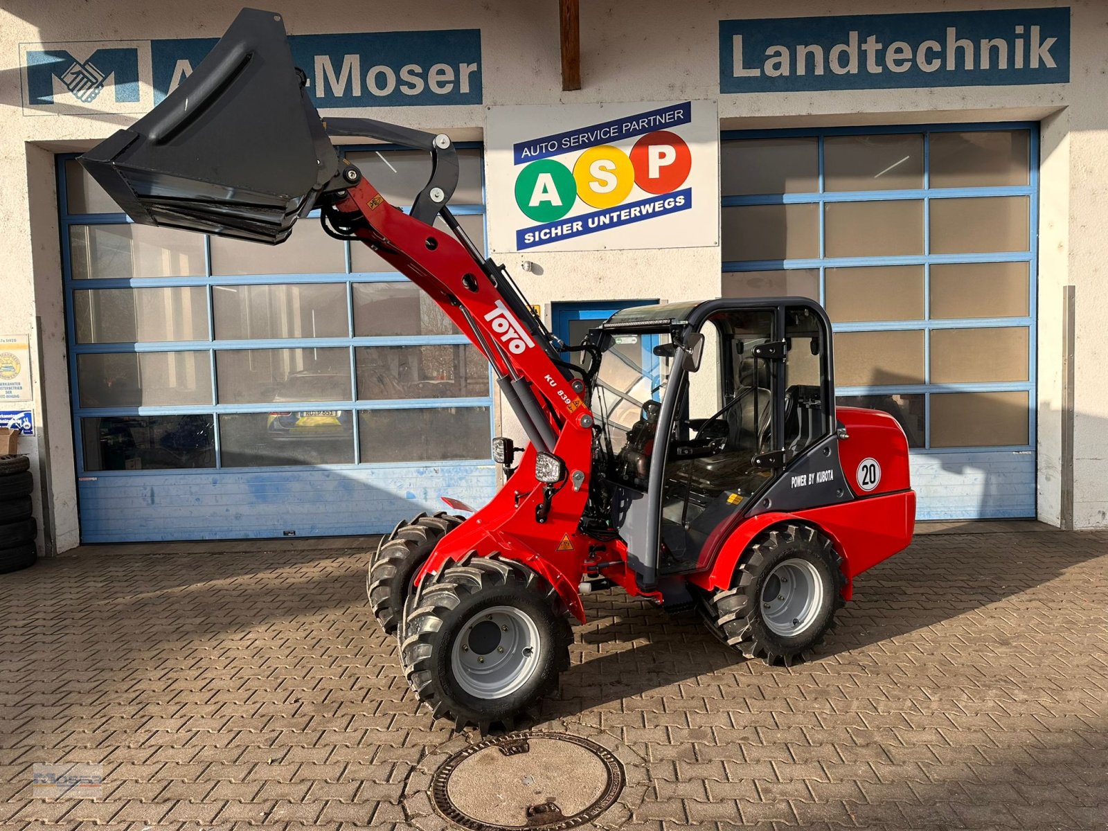 Hoflader of the type Toyo 839 LP (Low Profile), Neumaschine in Massing (Picture 2)