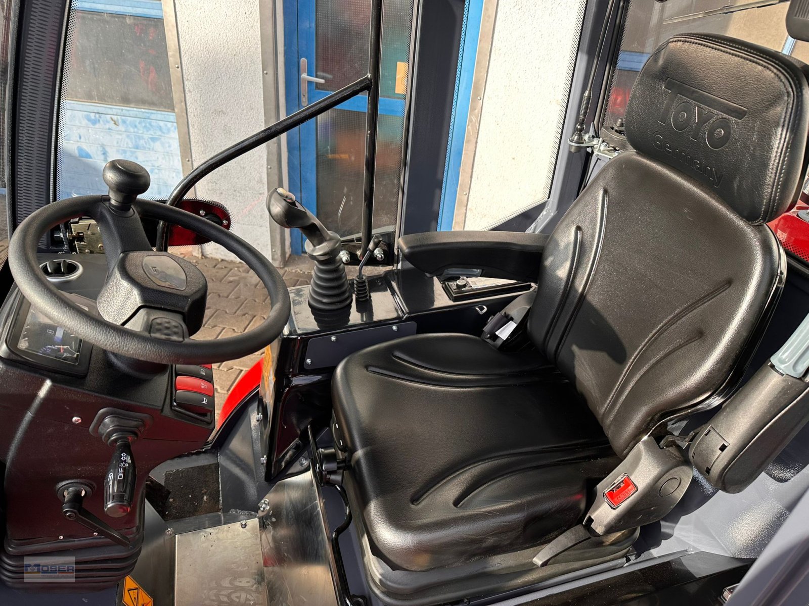 Hoflader of the type Toyo 839 LP (Low Profile), Neumaschine in Massing (Picture 10)