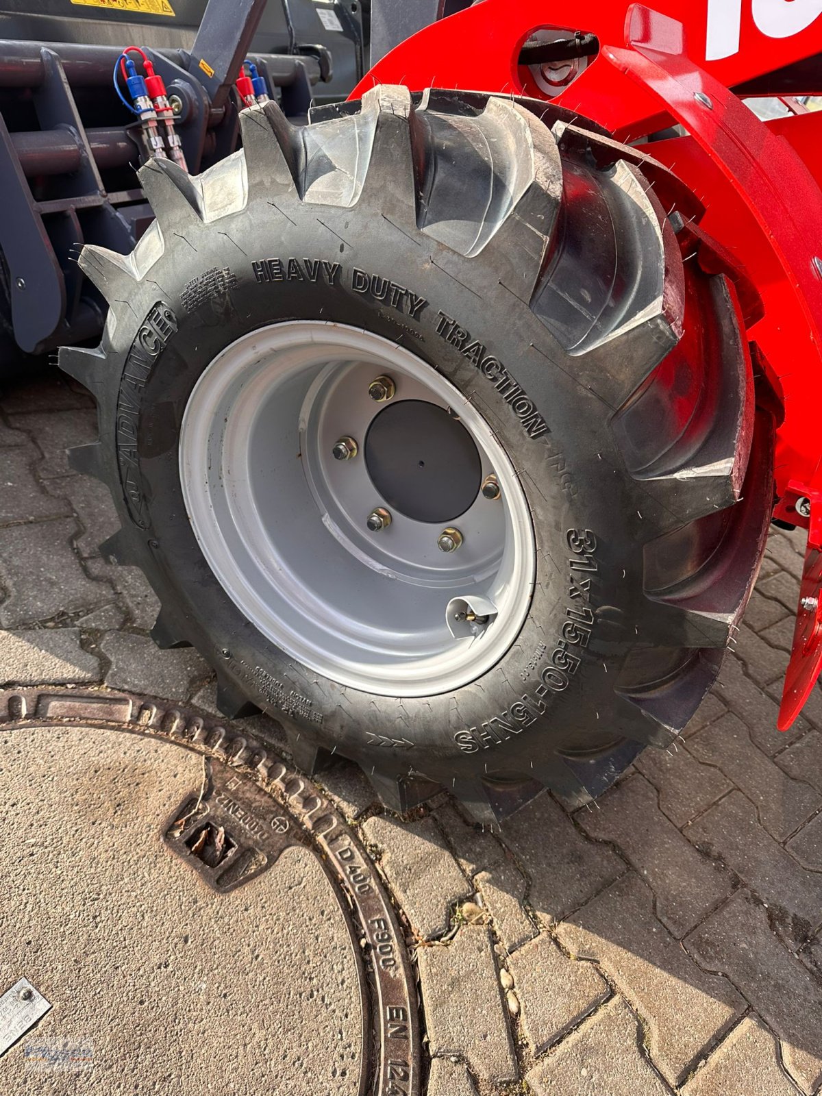 Hoflader of the type Toyo 839 LP (Low Profile), Neumaschine in Massing (Picture 13)