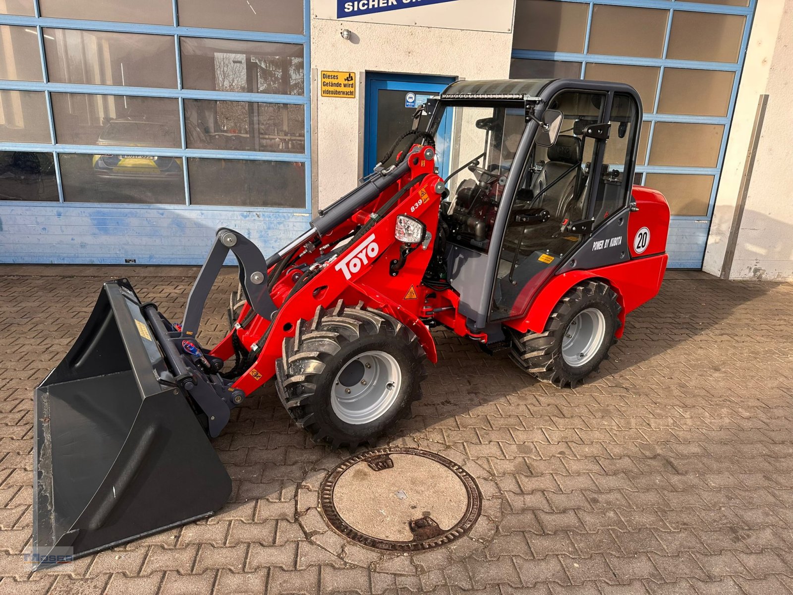 Hoflader of the type Toyo 839 LP (Low Profile), Neumaschine in Massing (Picture 14)