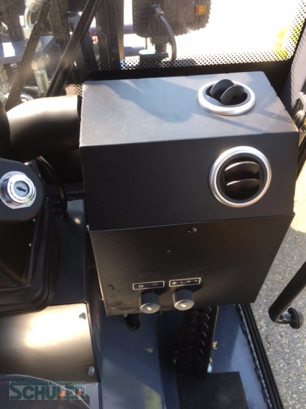 Hoflader of the type Toyo 839, Neumaschine in St. Märgen (Picture 6)