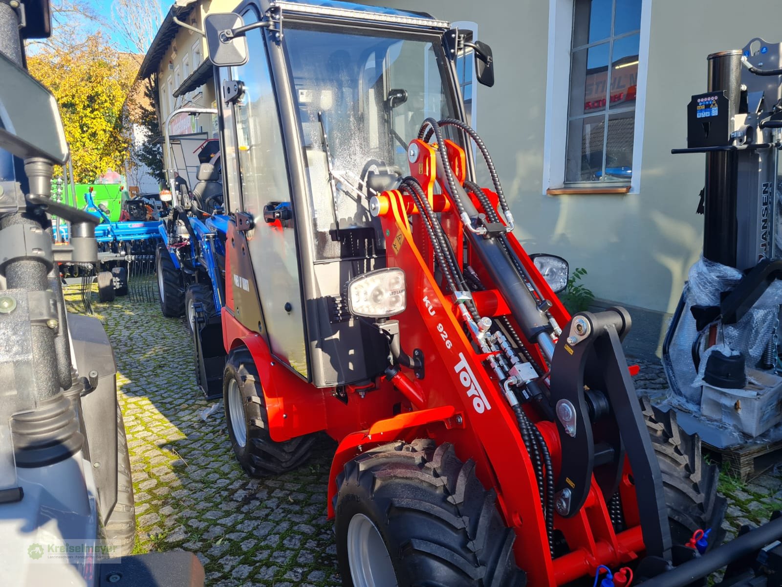 Hoflader des Typs Toyo 926 Kabine Euro-Aufnahme Sommeraktion + Schaufel + Palettengabel + Greifschaufel NEU, Neumaschine in Feuchtwangen (Bild 2)