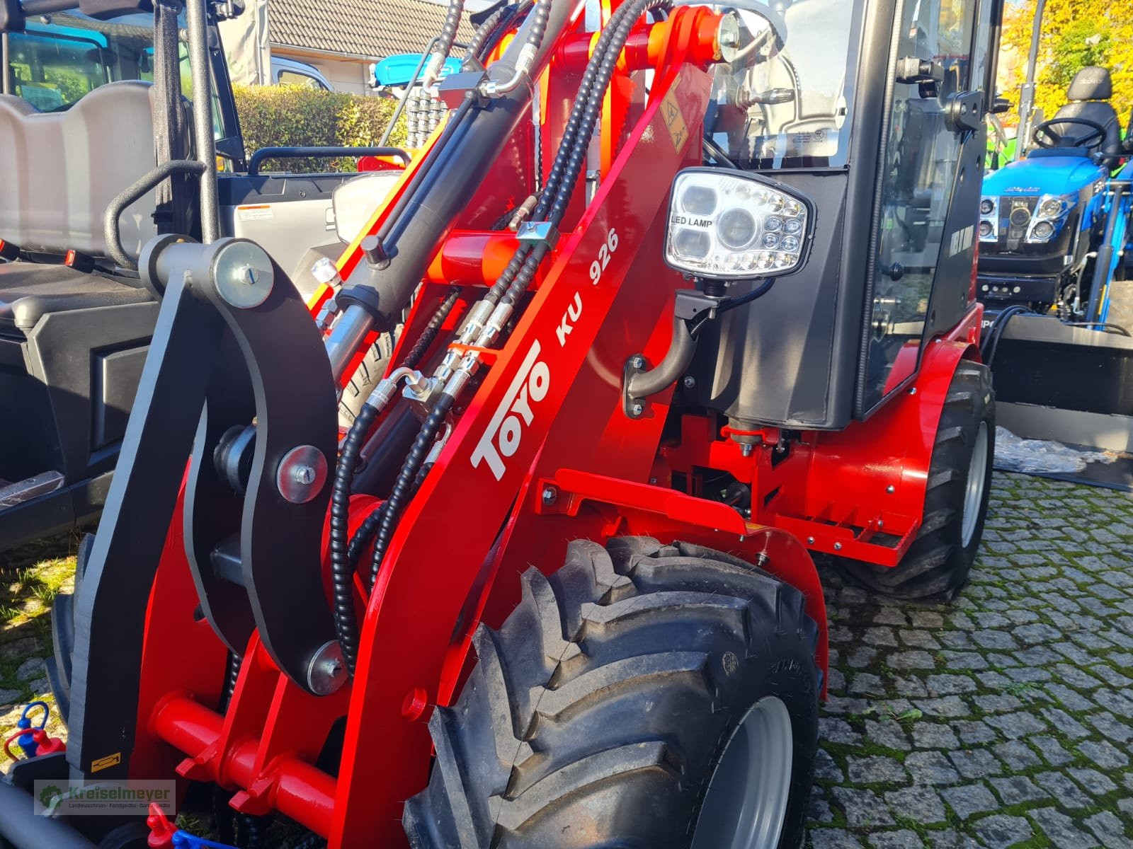 Hoflader des Typs Toyo 926 Kabine Euro-Aufnahme Sommeraktion + Schaufel + Palettengabel + Greifschaufel NEU, Neumaschine in Feuchtwangen (Bild 3)