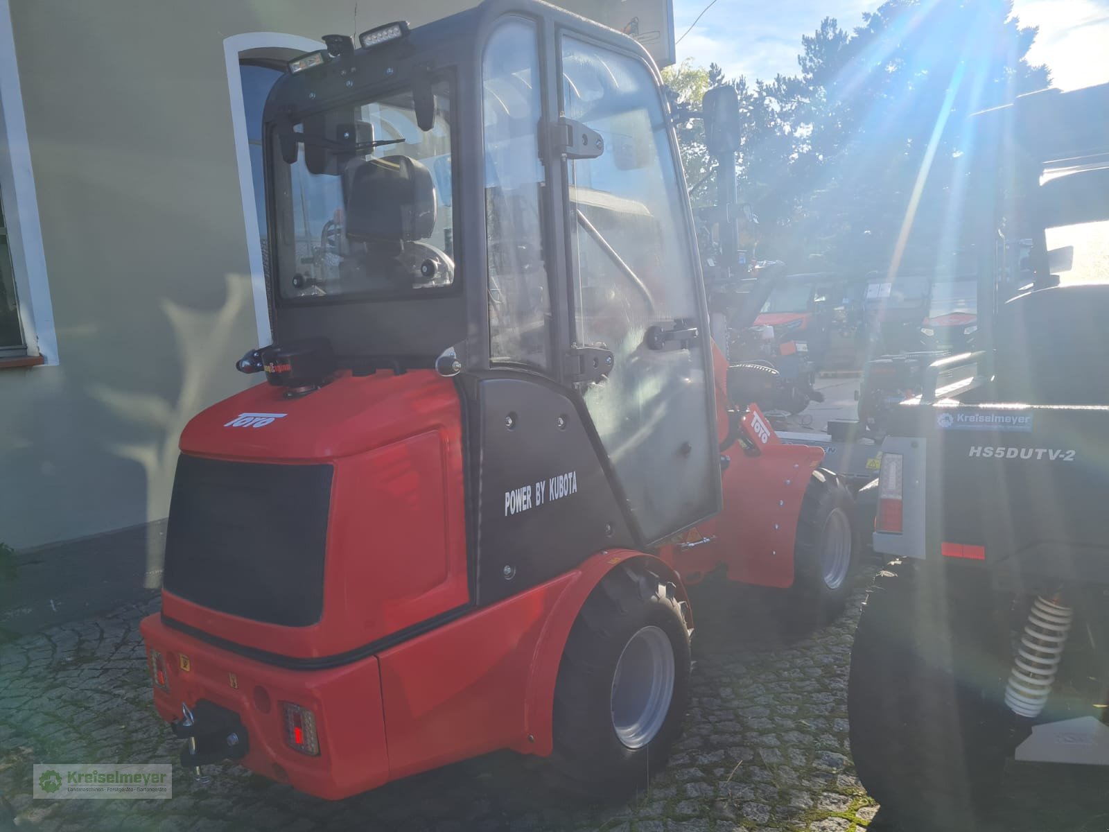 Hoflader des Typs Toyo 926 Kabine Euro-Aufnahme Sommeraktion + Schaufel + Palettengabel + Greifschaufel NEU, Neumaschine in Feuchtwangen (Bild 8)