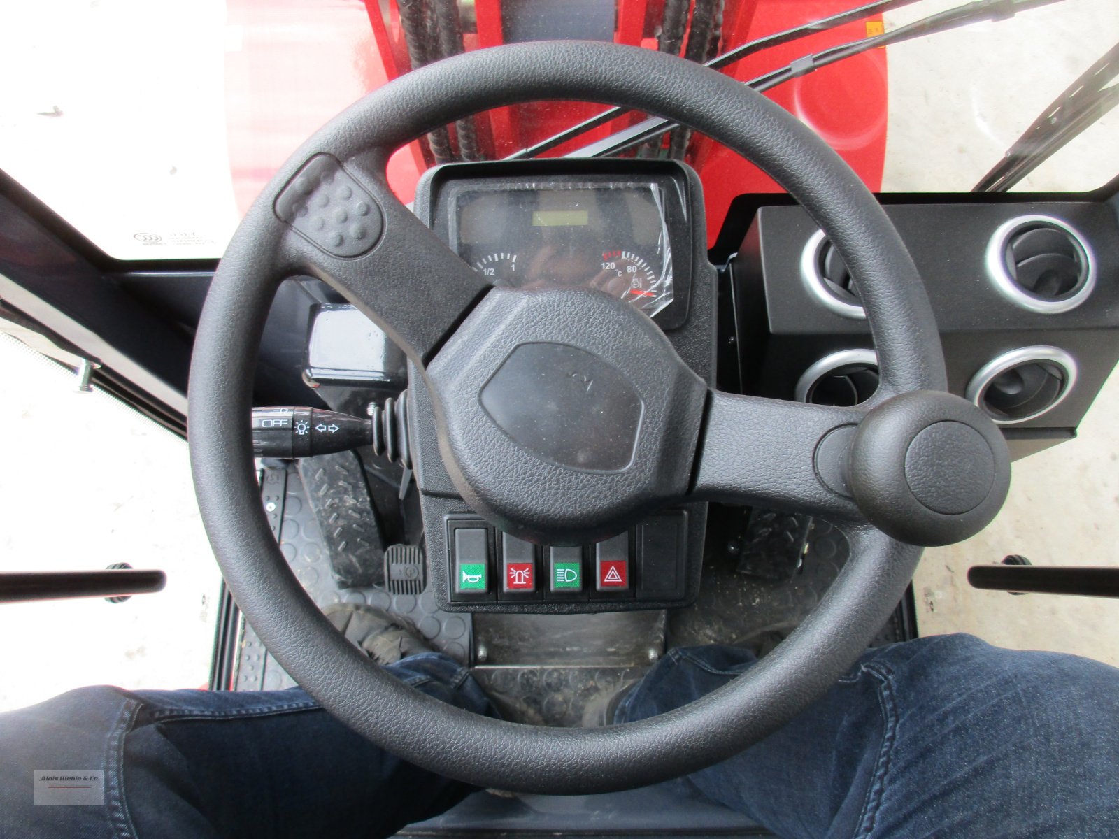 Hoflader des Typs Toyo KU 826, Neumaschine in Tapfheim (Bild 4)